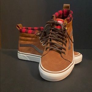 *NWOT* Vans SK8-HI MTE high tops